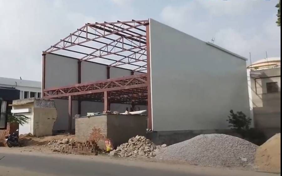 Durable Pronto puf wall panels used in multi-storey iron structure building